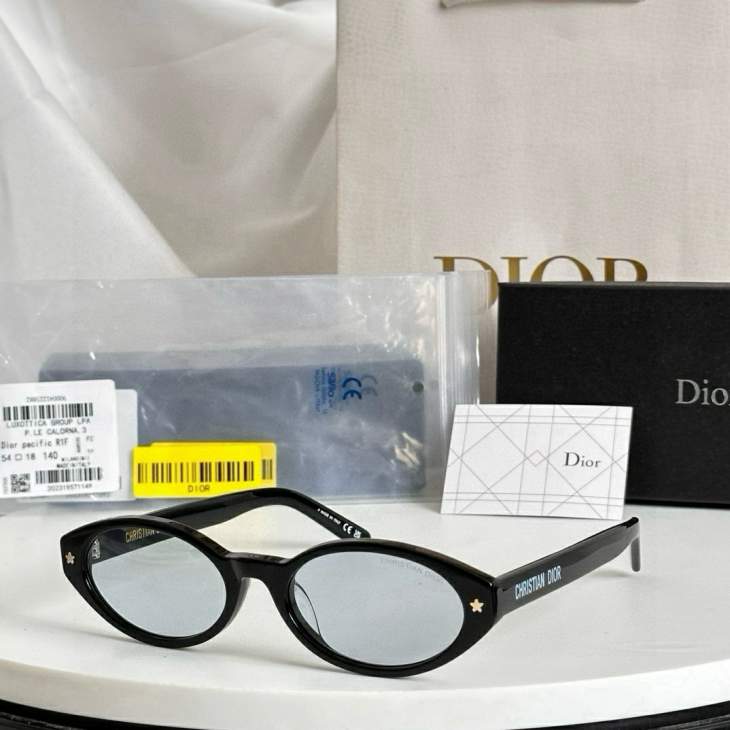 Picture of Dior Sunglasses _SKUfw77709939fw